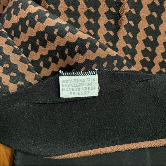 100% Pure Silk Scarf Shawl Bandana Wrap Large 41"x43" Made In Korea B1 - Picture 3 of 5